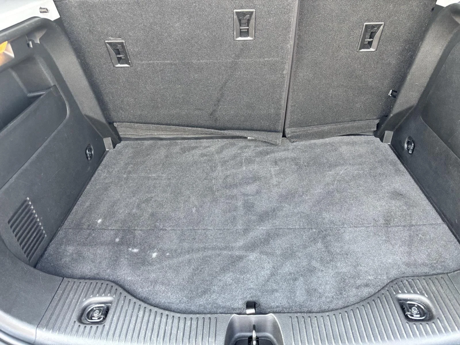 Used 2019 SILVER ICE METALLIC Chevrolet LS image 29