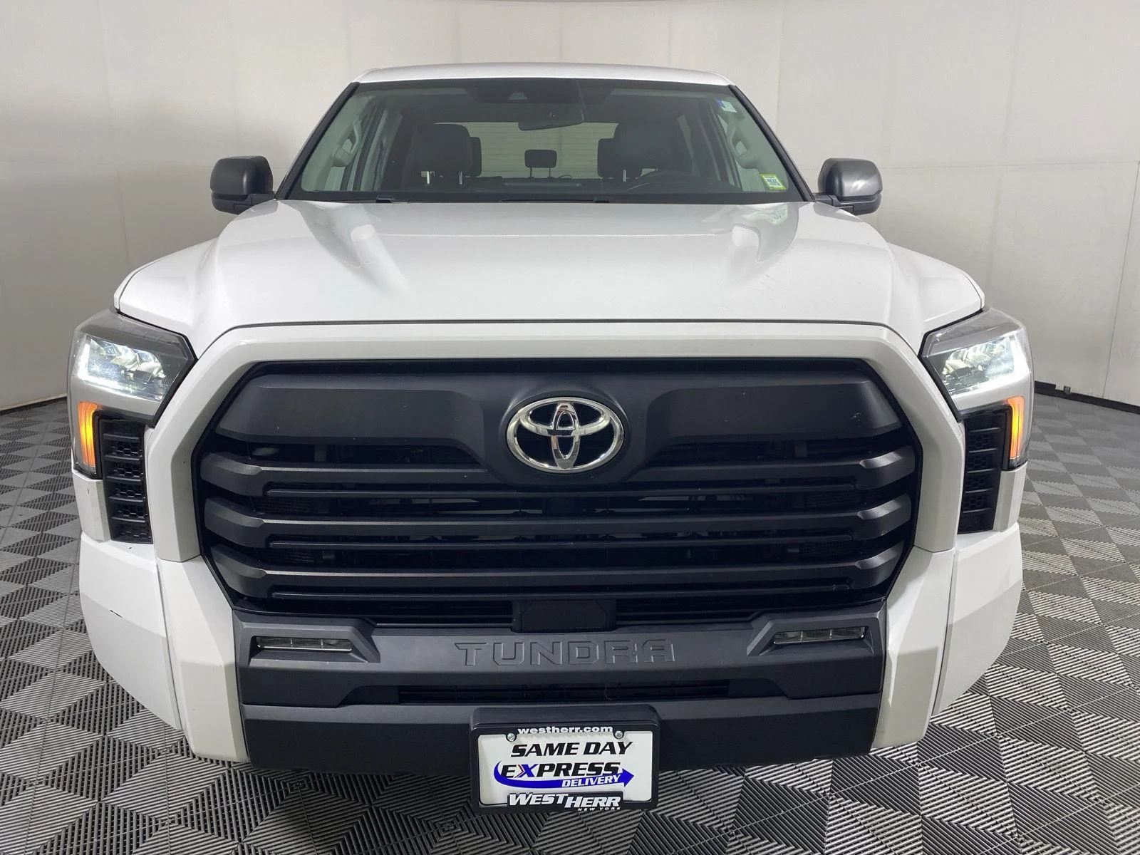 Used 2022 White Toyota SR5 image 12