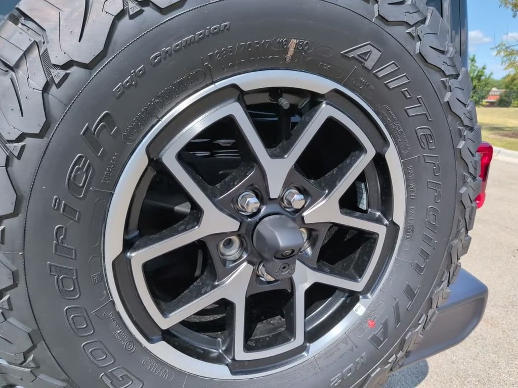 New 2026 Black Clear-Coat Exterior Paint Jeep Rubicon image 9