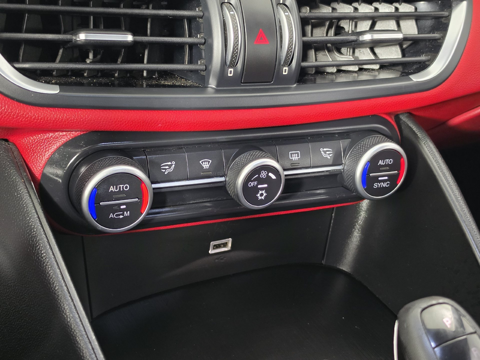 2017 Alfa Romeo Giulia Base - Photo 17