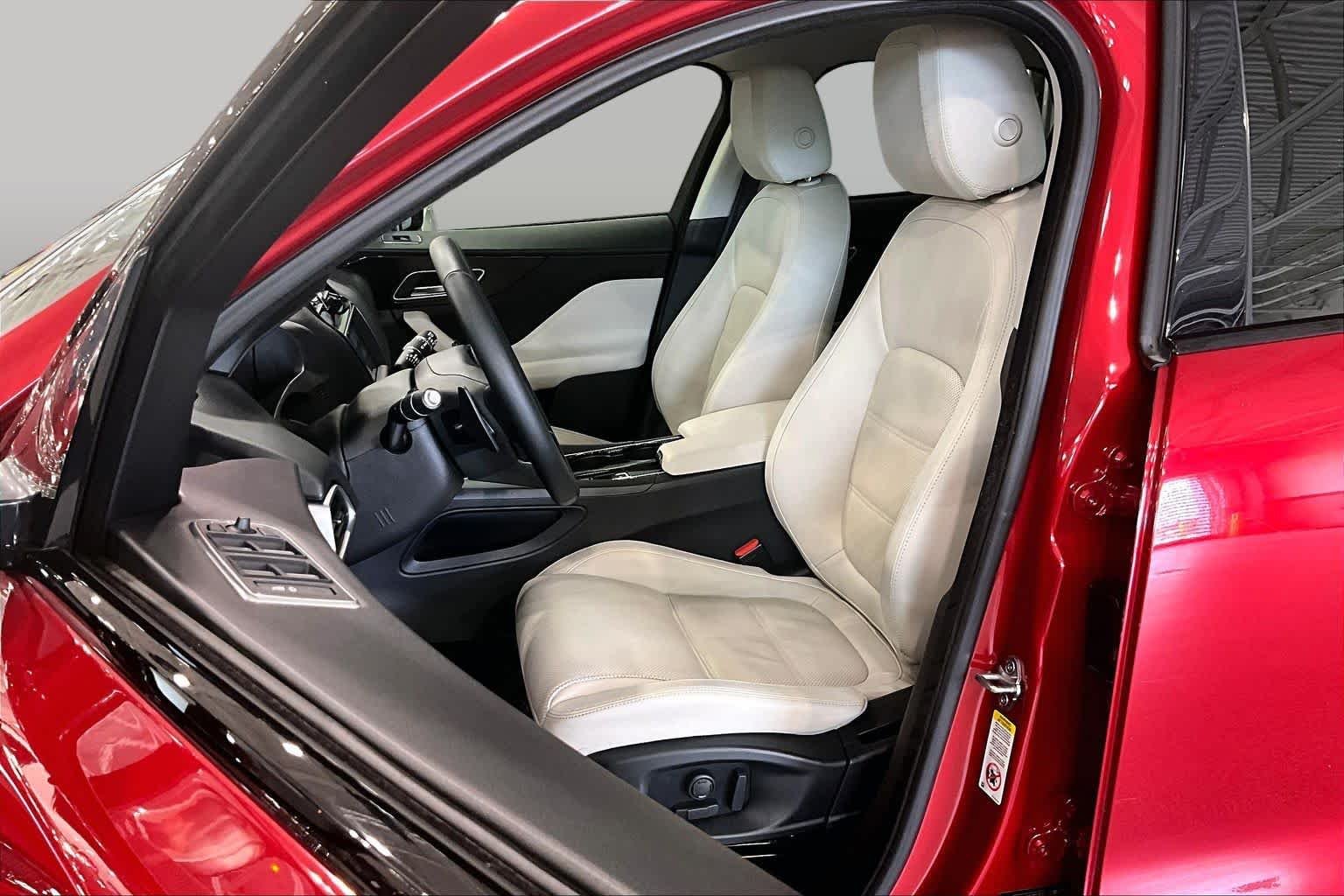 Used 2017 Odyssey Red Metallic Jaguar 35t Prestige image 8