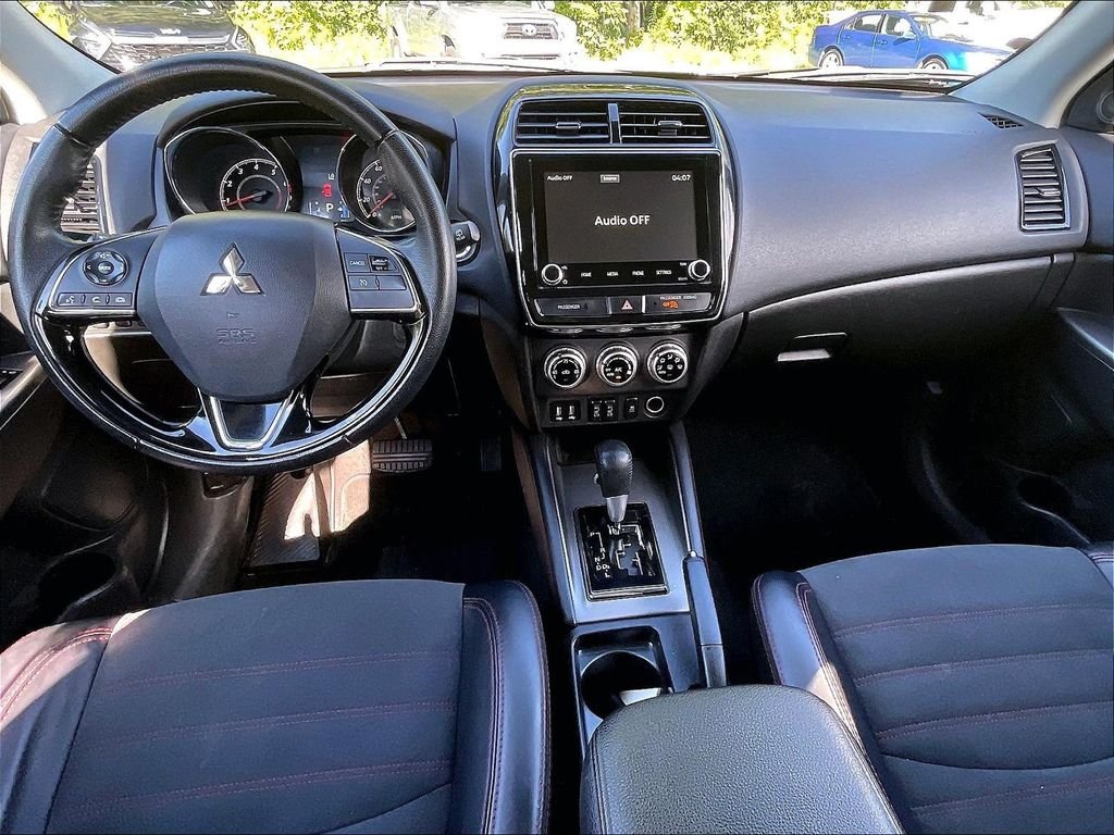 Used 2025 Gray Mitsubishi SE image 21