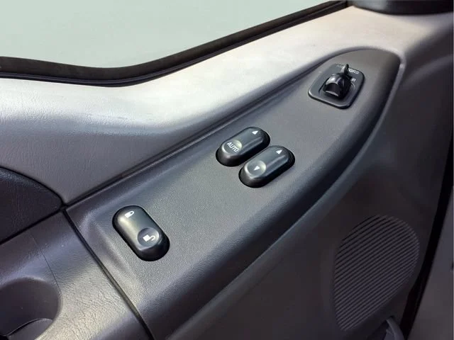Used 2004  Ford XL image 15