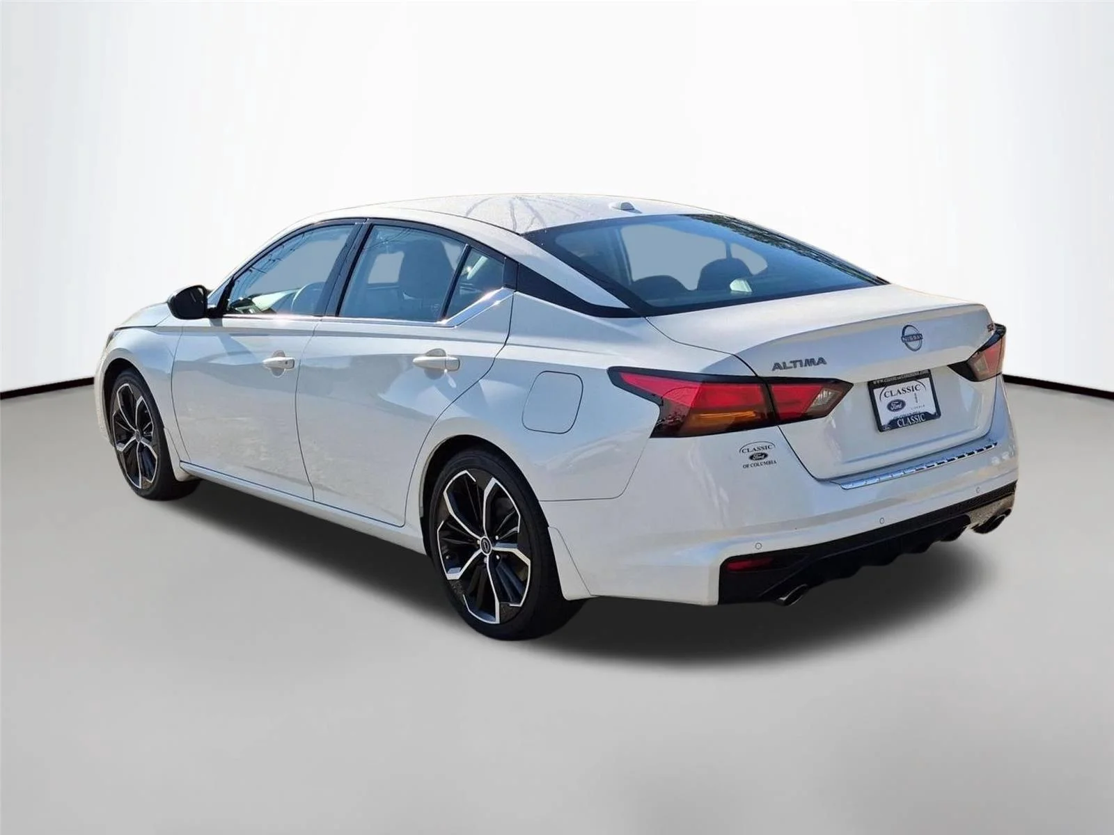 Used 2023 Pearl White Tricoat Nissan 2.5 SR image 3