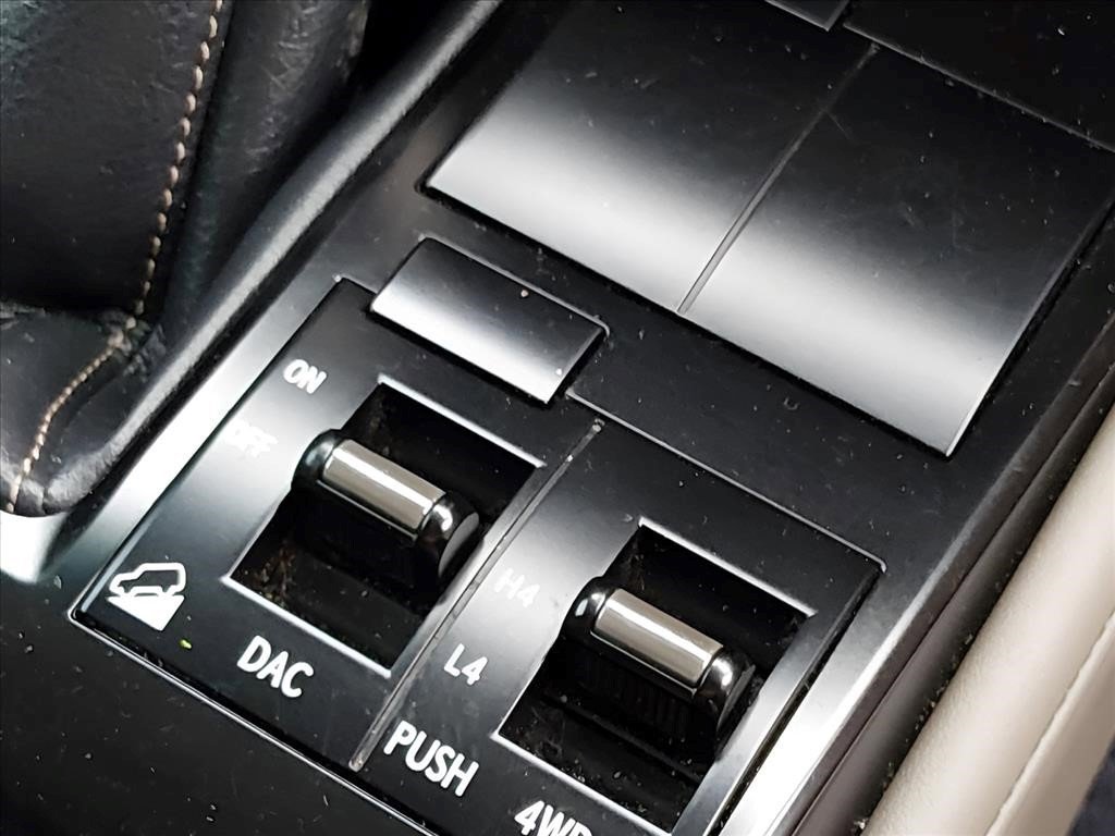 Used 2021 Silver Lexus GX 460 Premium image 13