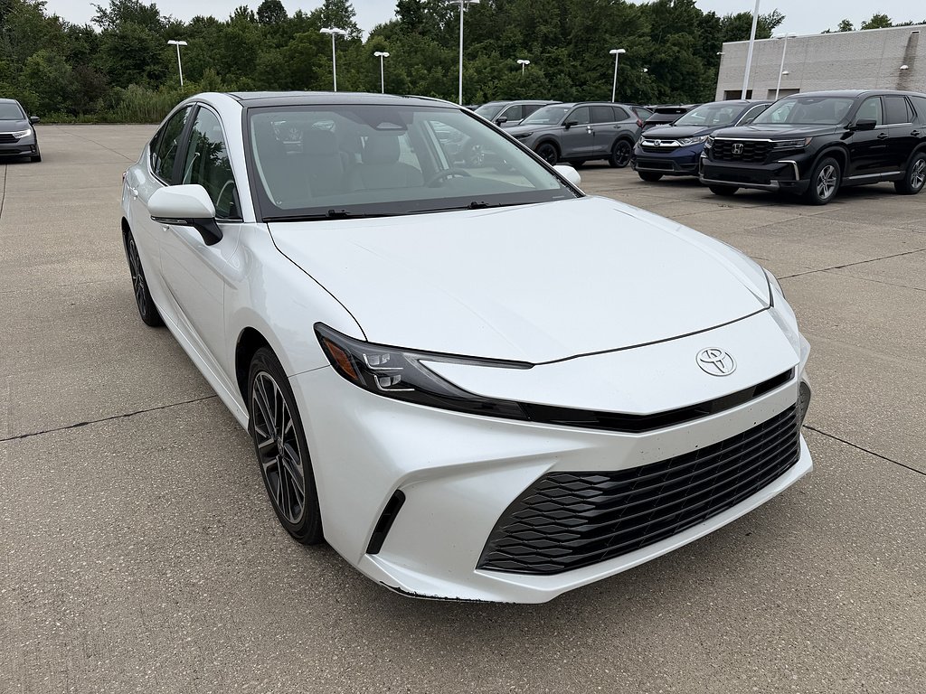 Used 2025 Wind Chill Pearl Toyota XLE image 2