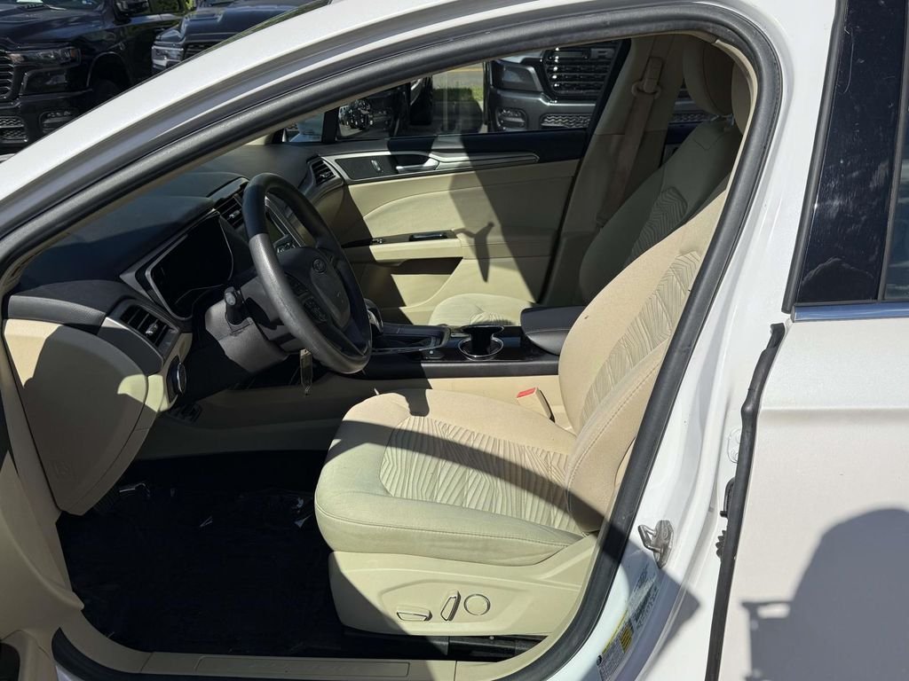 Used 2016 White Ford SE image 12
