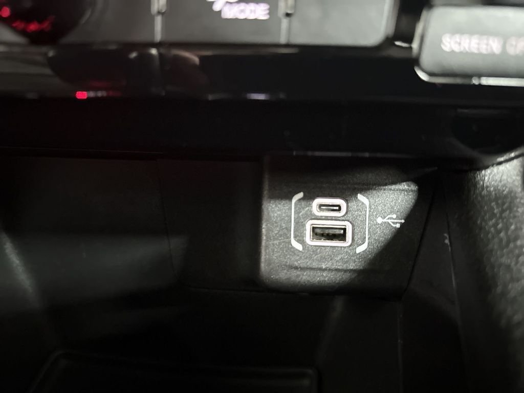Used 2025 Silver Jeep Latitude image 28