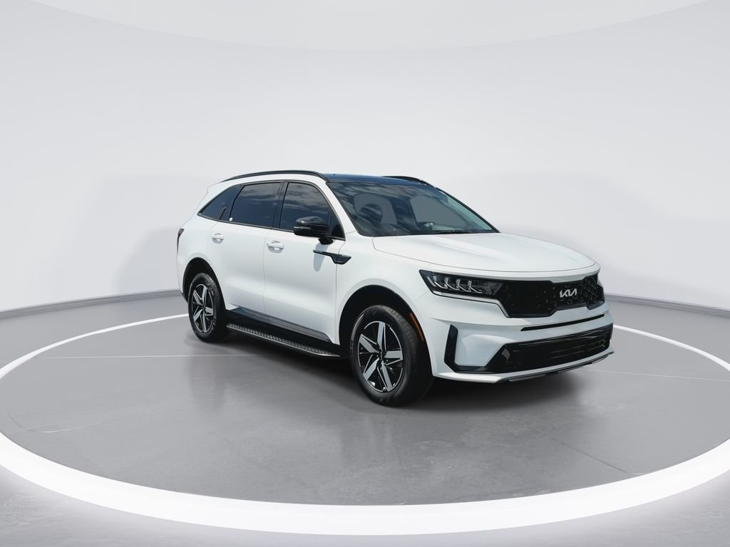 Used 2022 White Kia S image 2