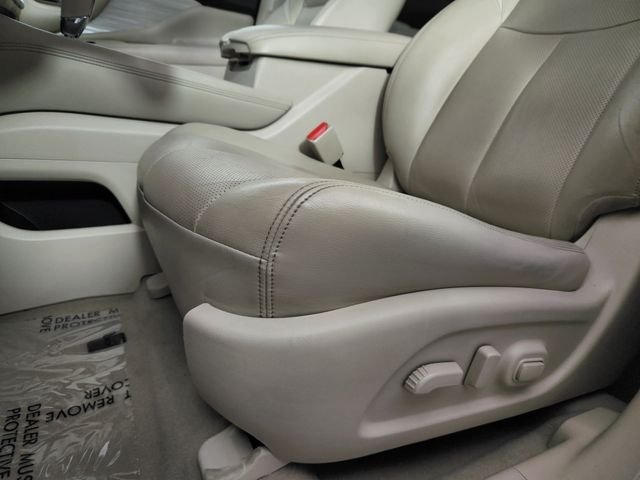 Used 2015 Blue Nissan SL image 15