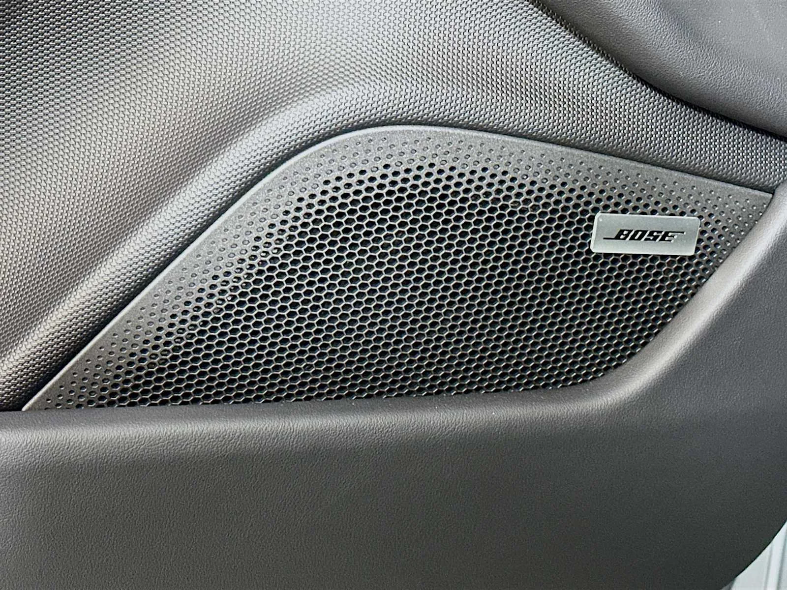 2025 Porsche Taycan Base - Photo 12