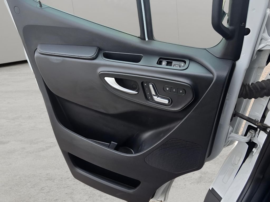 Used 2022 Arctic White Mercedes-Benz High Roof V6 image 26