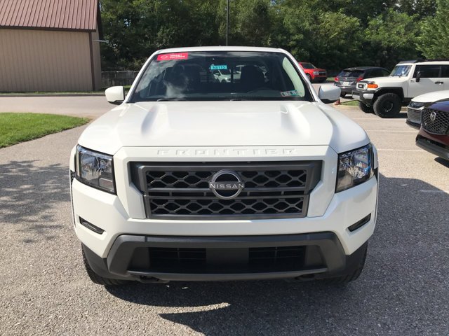 Used 2022 Glacier White Nissan SV image 3