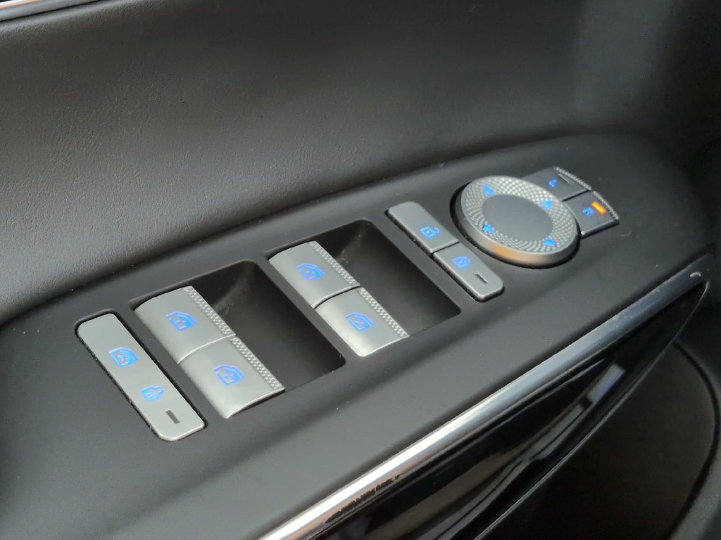 2025 GENESIS GV70 Standard - Photo 39