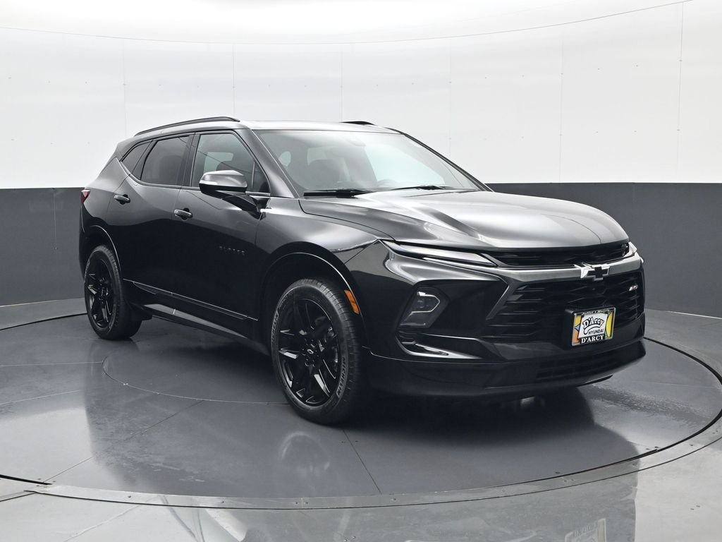 Used 2025 Black Chevrolet RS image 3