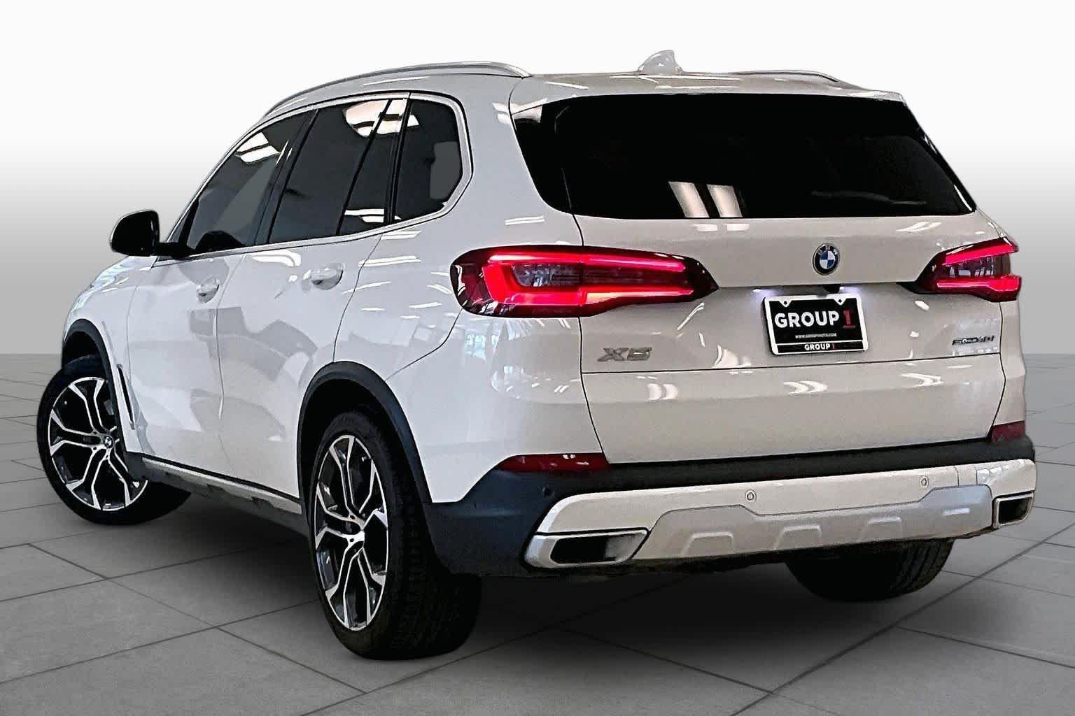 Used 2023 Alpine White BMW sDrive40i image 11