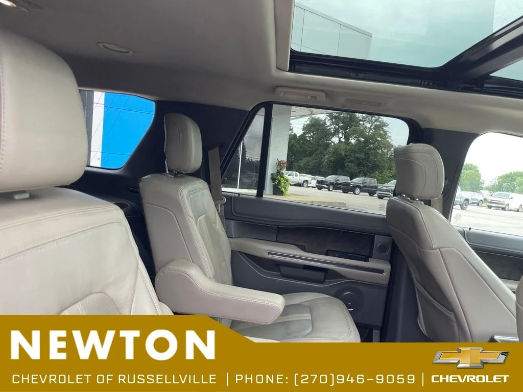 Used 2018 White Ford Limited image 10