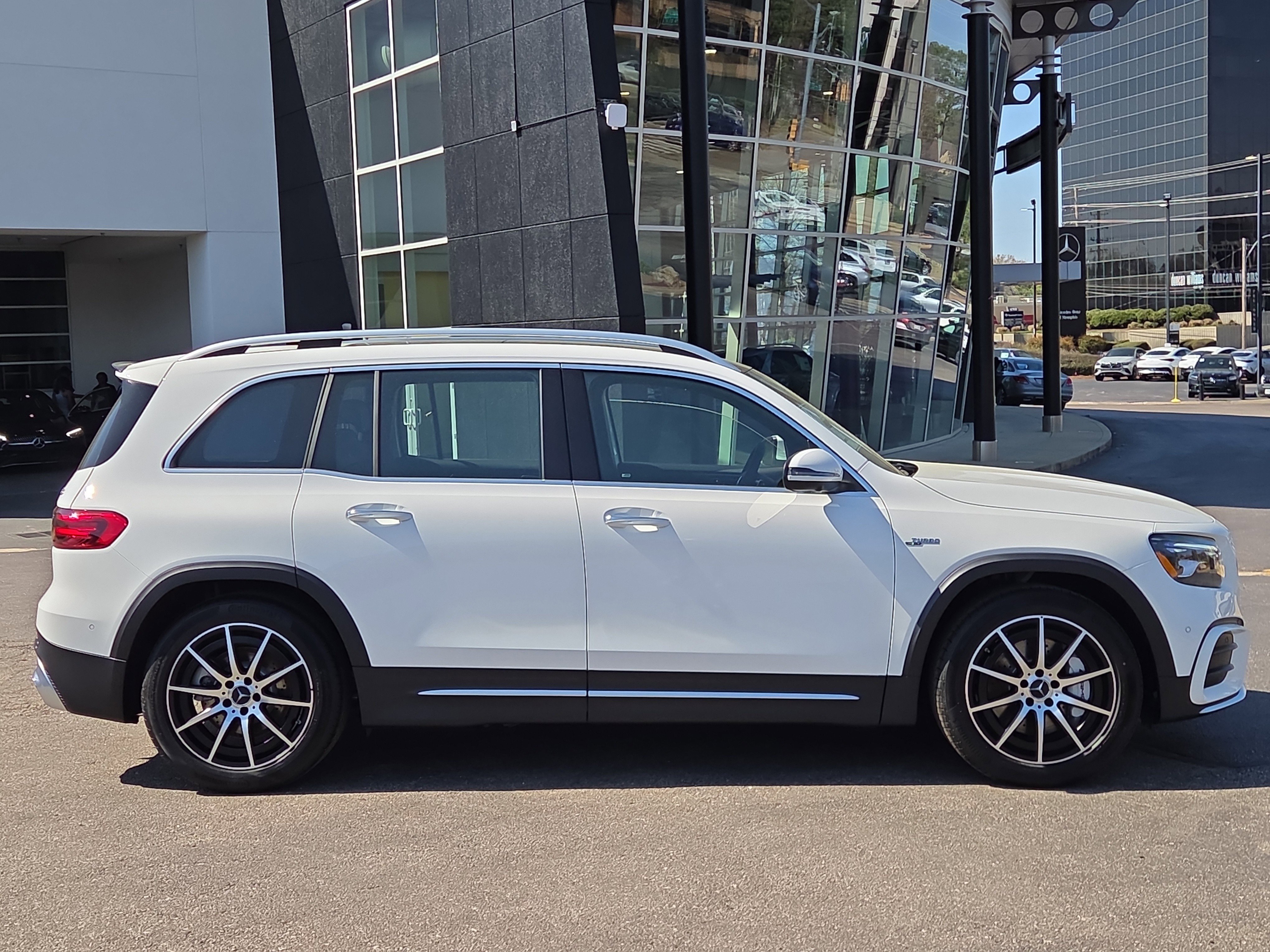 New 2026 Polar White Mercedes-Benz GLB 35 AMG® image 37