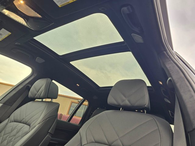 New 2027 Black Sapphire Metallic BMW xDrive40i image 27