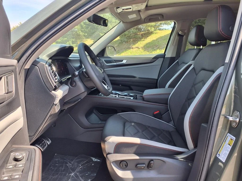 New 2026 Avocado Green Pearl Volkswagen Peak Edition image 7