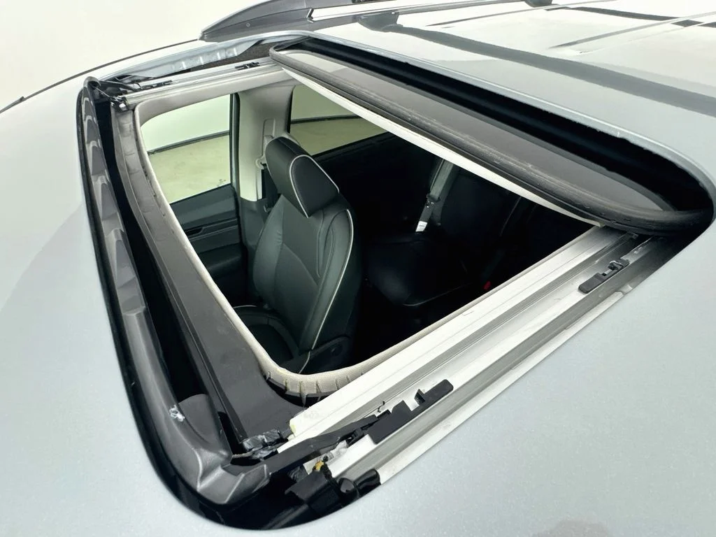 New 2026 Solar Silver Metallic Honda Touring image 27