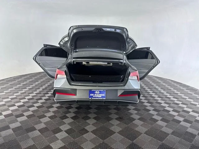 Used 2025 Gray Hyundai SEL Sport image 20