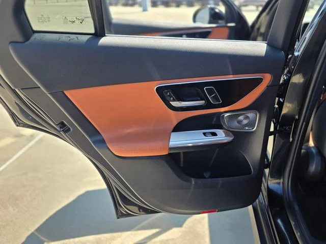 Used 2025  Mercedes-Benz GLC 300 image 20
