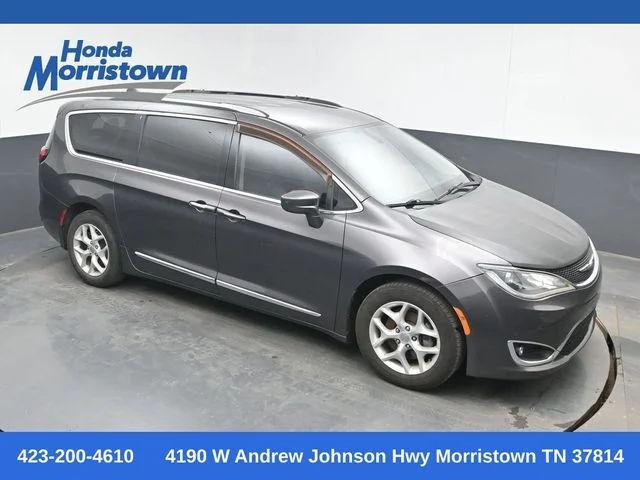 2017 Chrysler Pacifica Touring-L Plus's photo