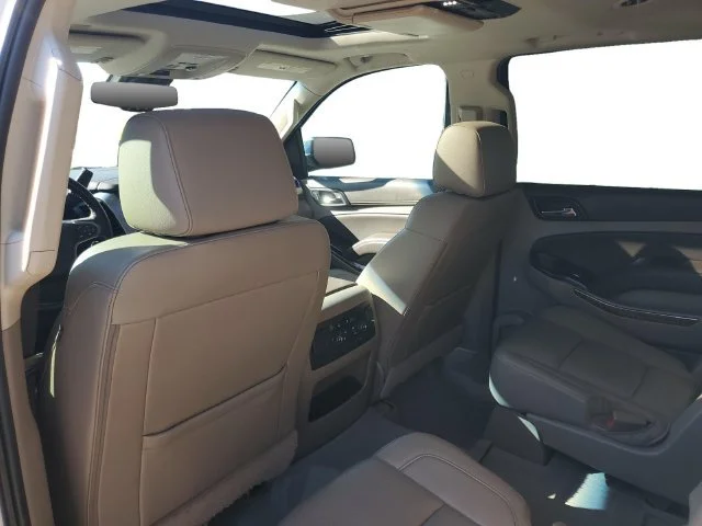 Used 2018 IRIDESCENT PEARL TRICOAT Chevrolet Premier image 30
