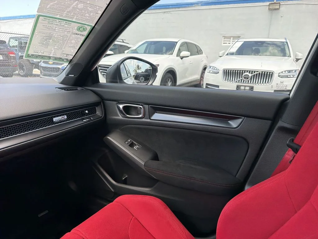 Used 2025 White Honda  image 11