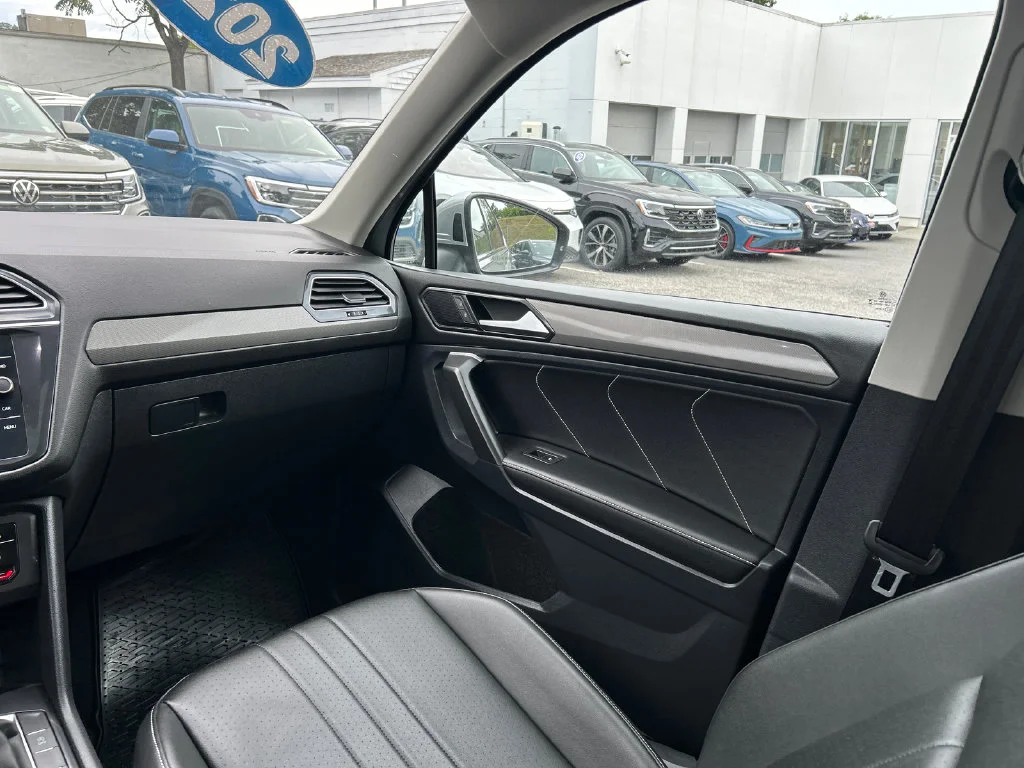 Used 2024 Silver Volkswagen 2.0T SE image 28