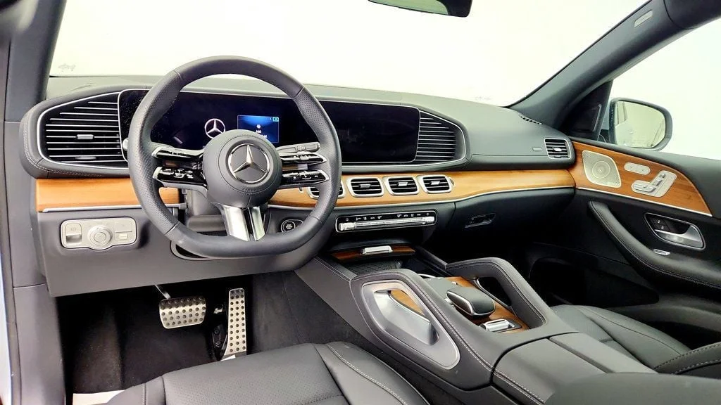 Used 2025 Cirrus Silver Metallic Mercedes-Benz GLS 450 4MATIC SUV w/ AMG® Line, Trailer Hitch & 5-Zone Climate image 11