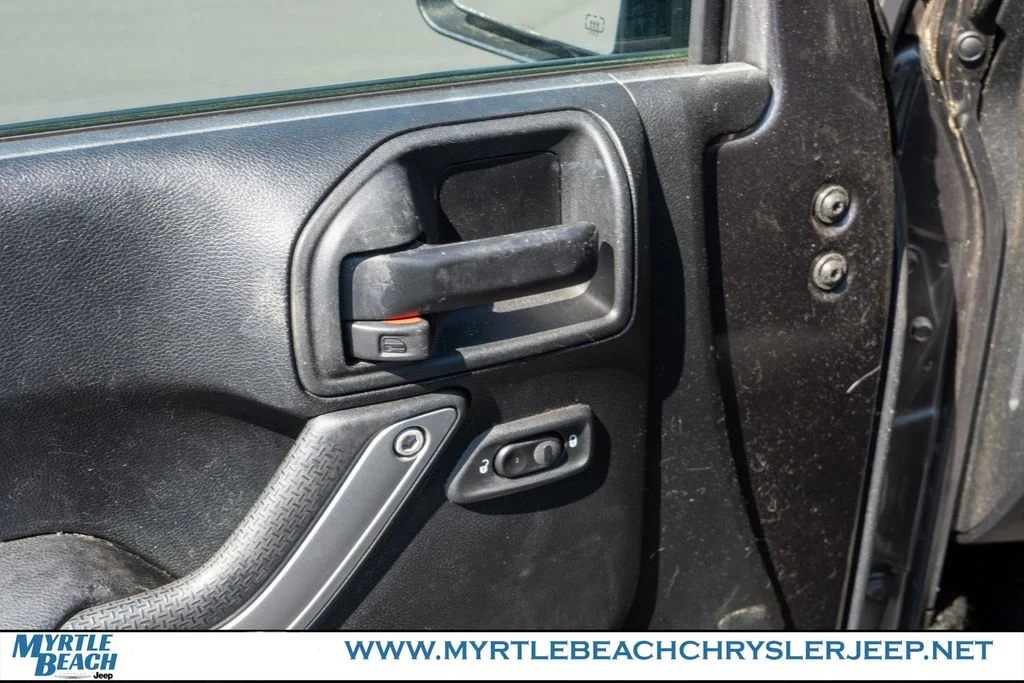 Used 2018 Granite Crystal Metallic Clearcoat Jeep Unlimited Sahara image 18