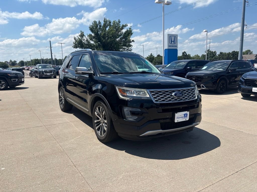 Used 2016 Black Ford Platinum image 3