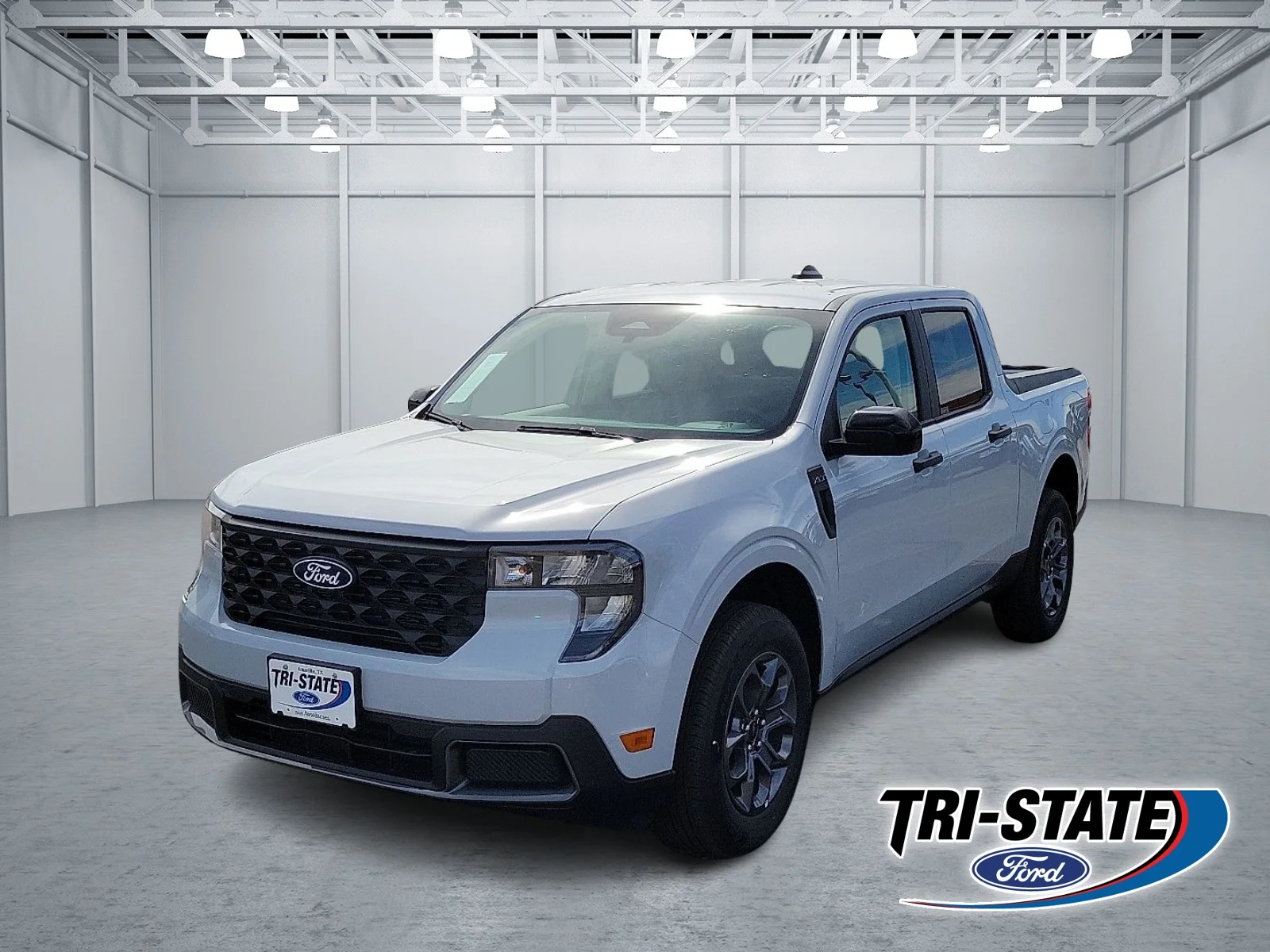 New 2025 Space White Metallic Ford XLT image 1