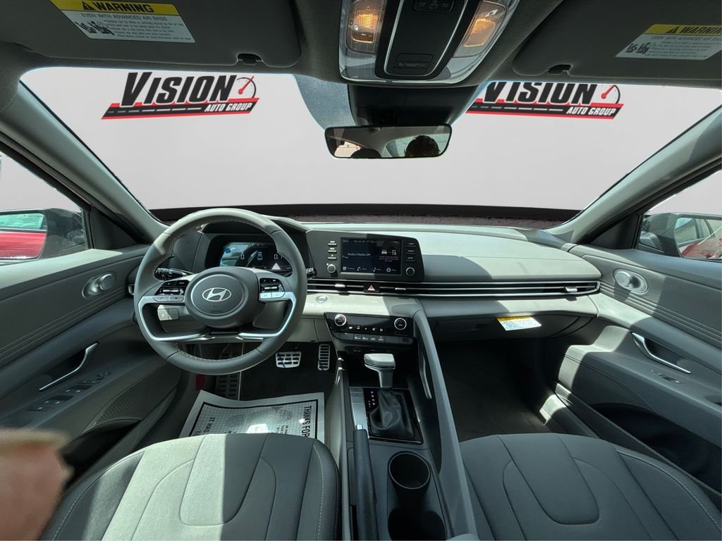 Used 2025 Red Hyundai SEL Sport image 17