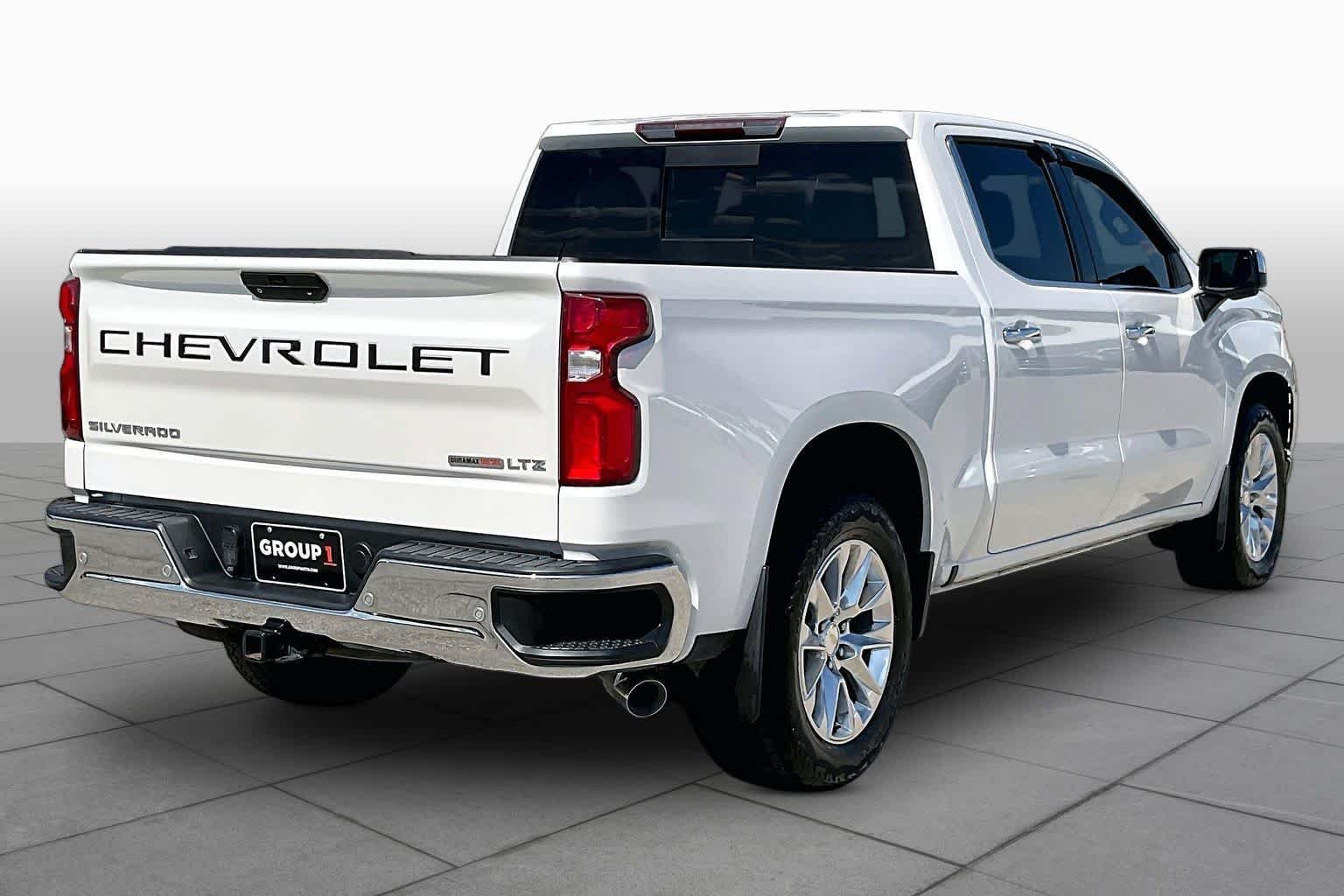 Used 2021 Iridescent Pearl Tricoat Chevrolet LTZ image 13