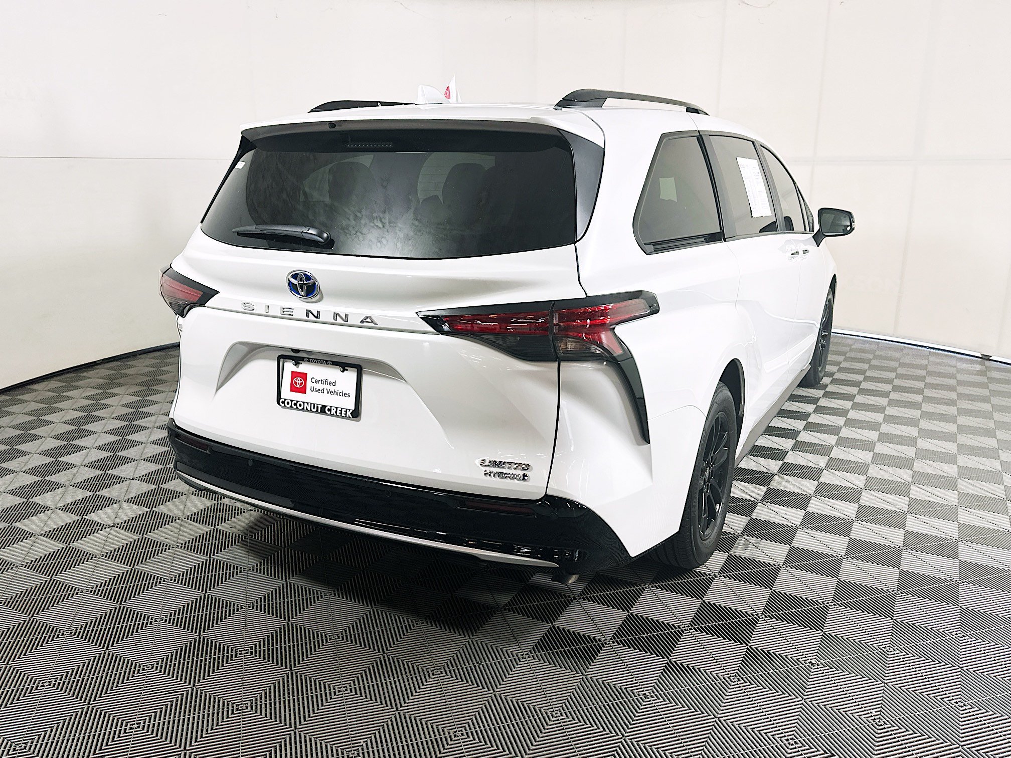 Used 2023 Pearl Toyota Limited image 3
