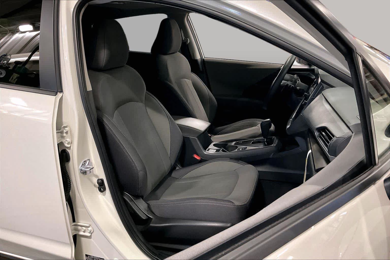 Used 2025 Crystal White Pearl Subaru Premium image 9