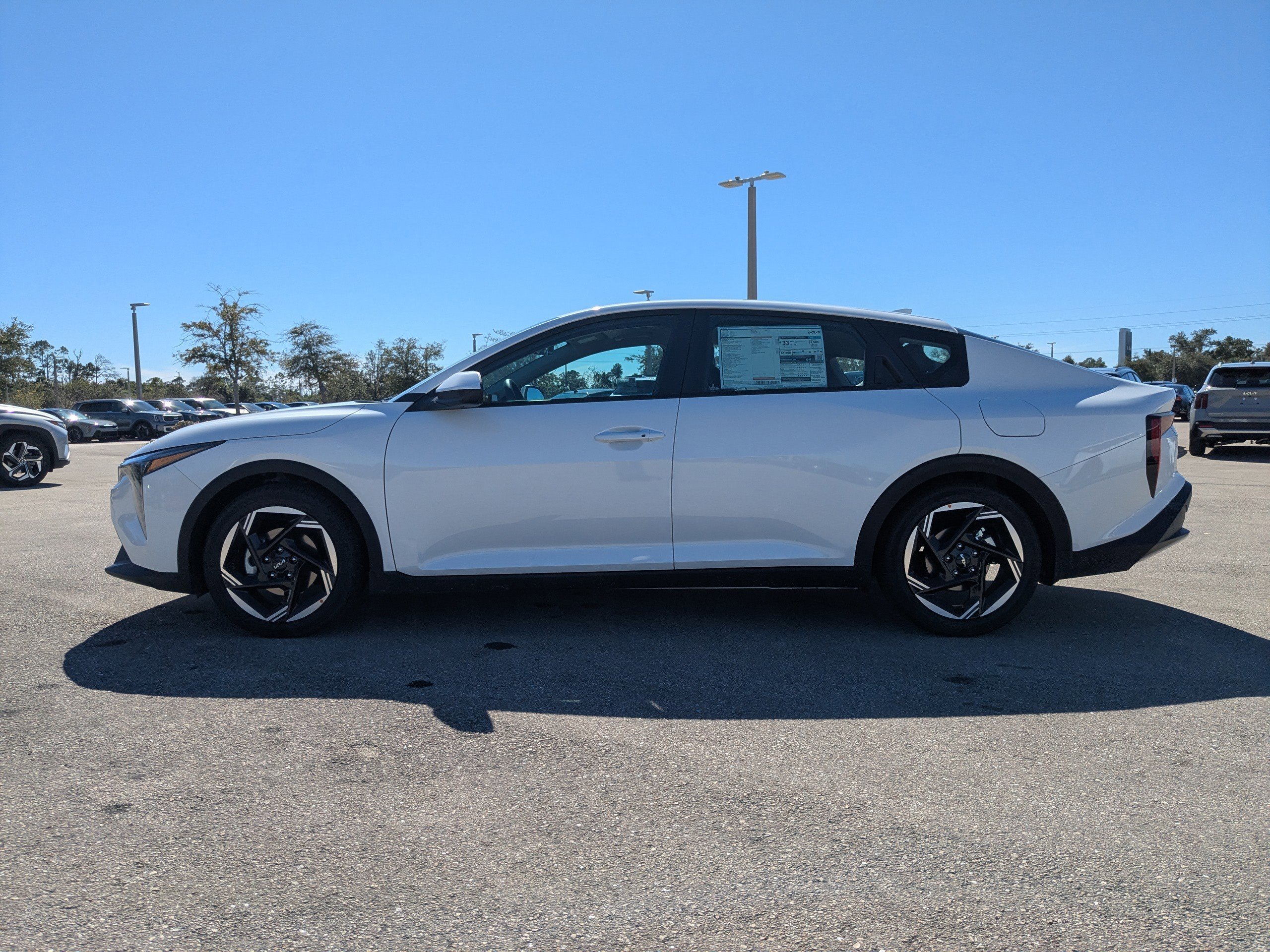 New 2025 Snow White Pearl Kia EX image 8