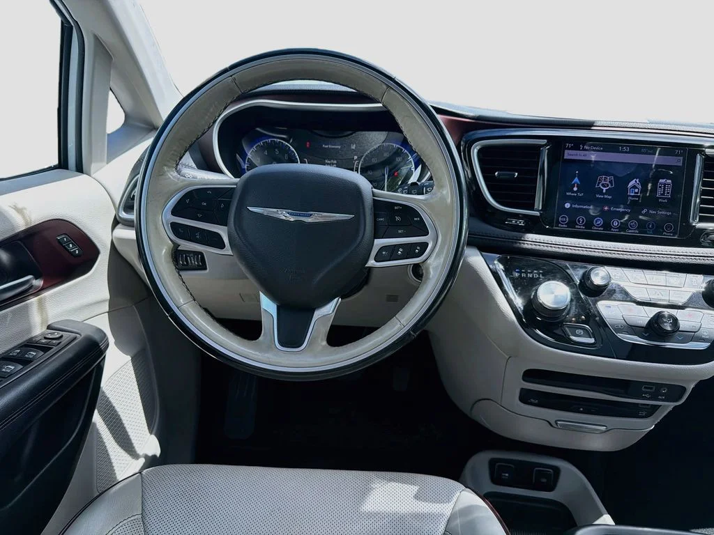 Used 2018 White Chrysler Limited image 24