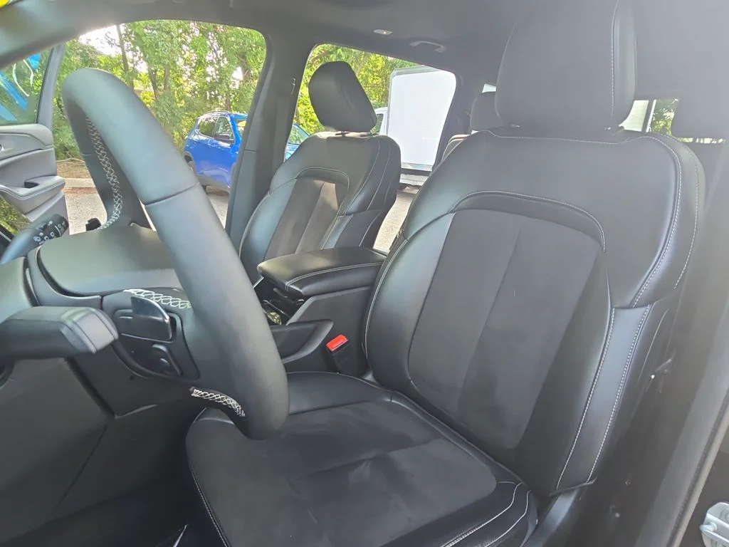 Used 2023 Black Jeep Altitude image 16