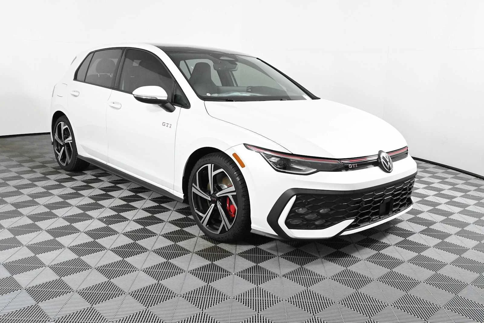 New 2026 Opal White Pearl Volkswagen SE image 1