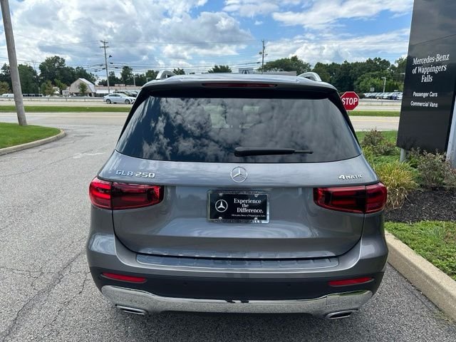 New 2026 Mountain Grey Metallic Mercedes-Benz GLB 250 image 4