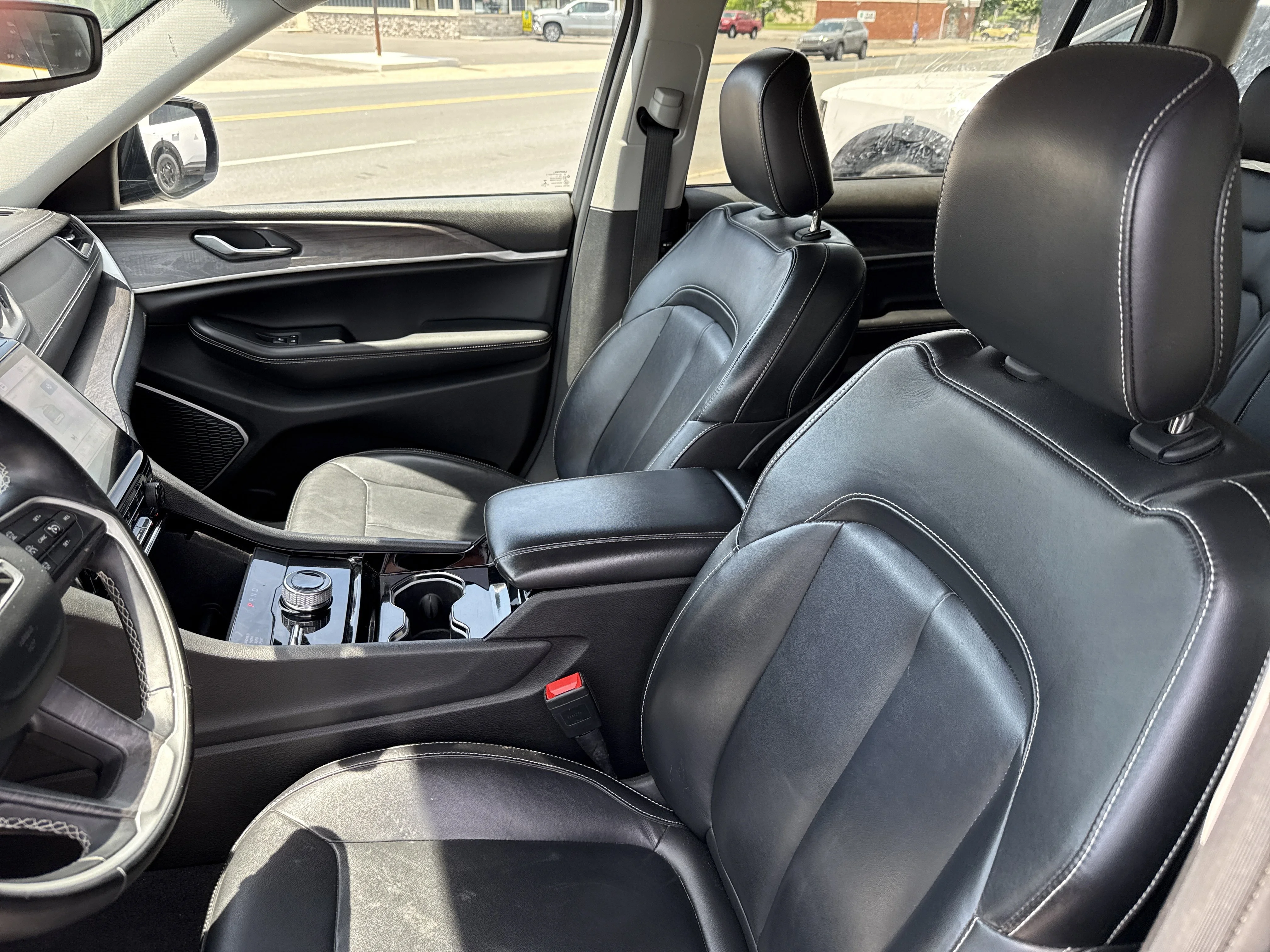 Used 2021 Diamond Black Crystal Pearlcoat Jeep Limited image 12