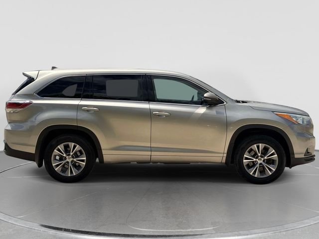 Used 2015 Toyota Highlander LE Plus with VIN 5TDBKRFH2FS094005 for sale in Jefferson City, MO