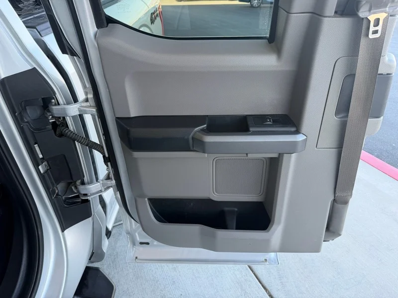 Used 2015 Ingot Silver Meta Ford XLT image 18