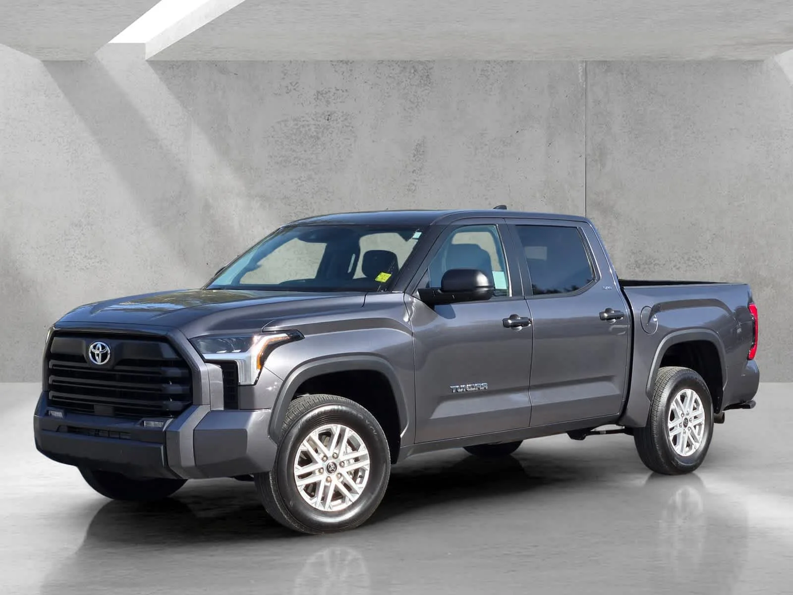 Used 2024  Toyota SR5 image 8
