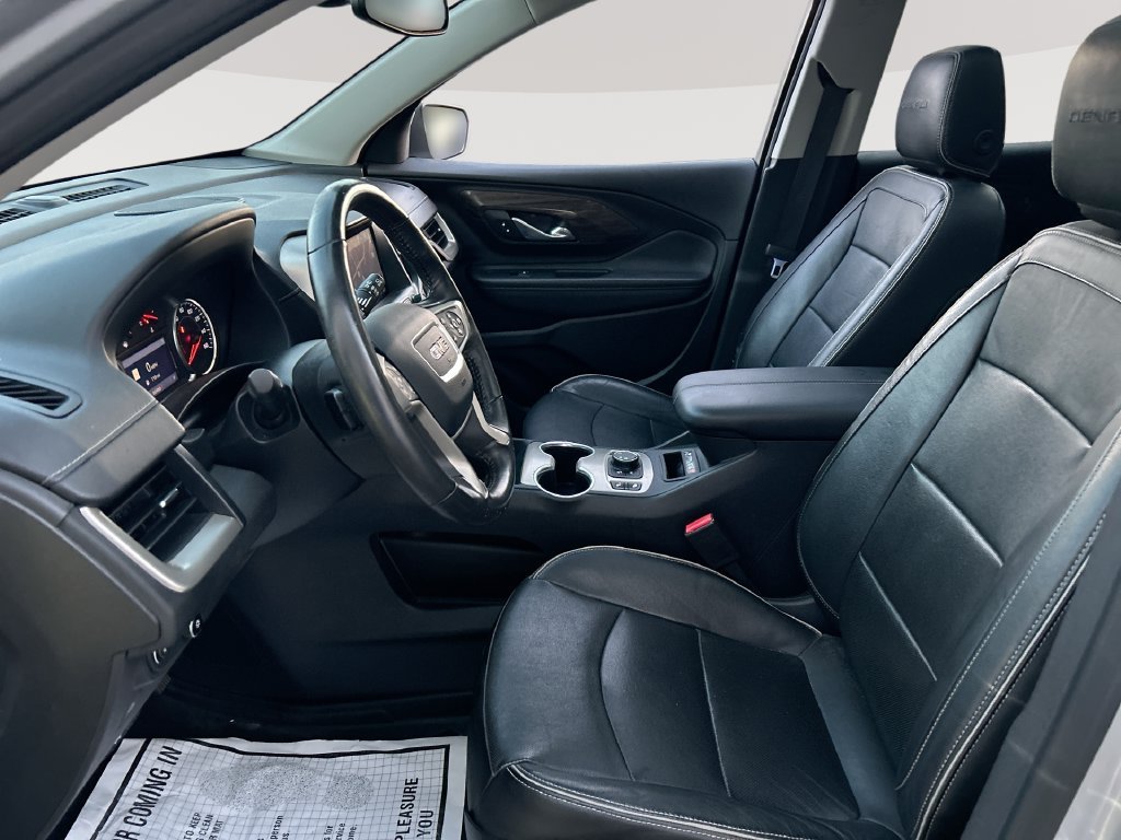 Used 2019 Silver GMC Denali image 24