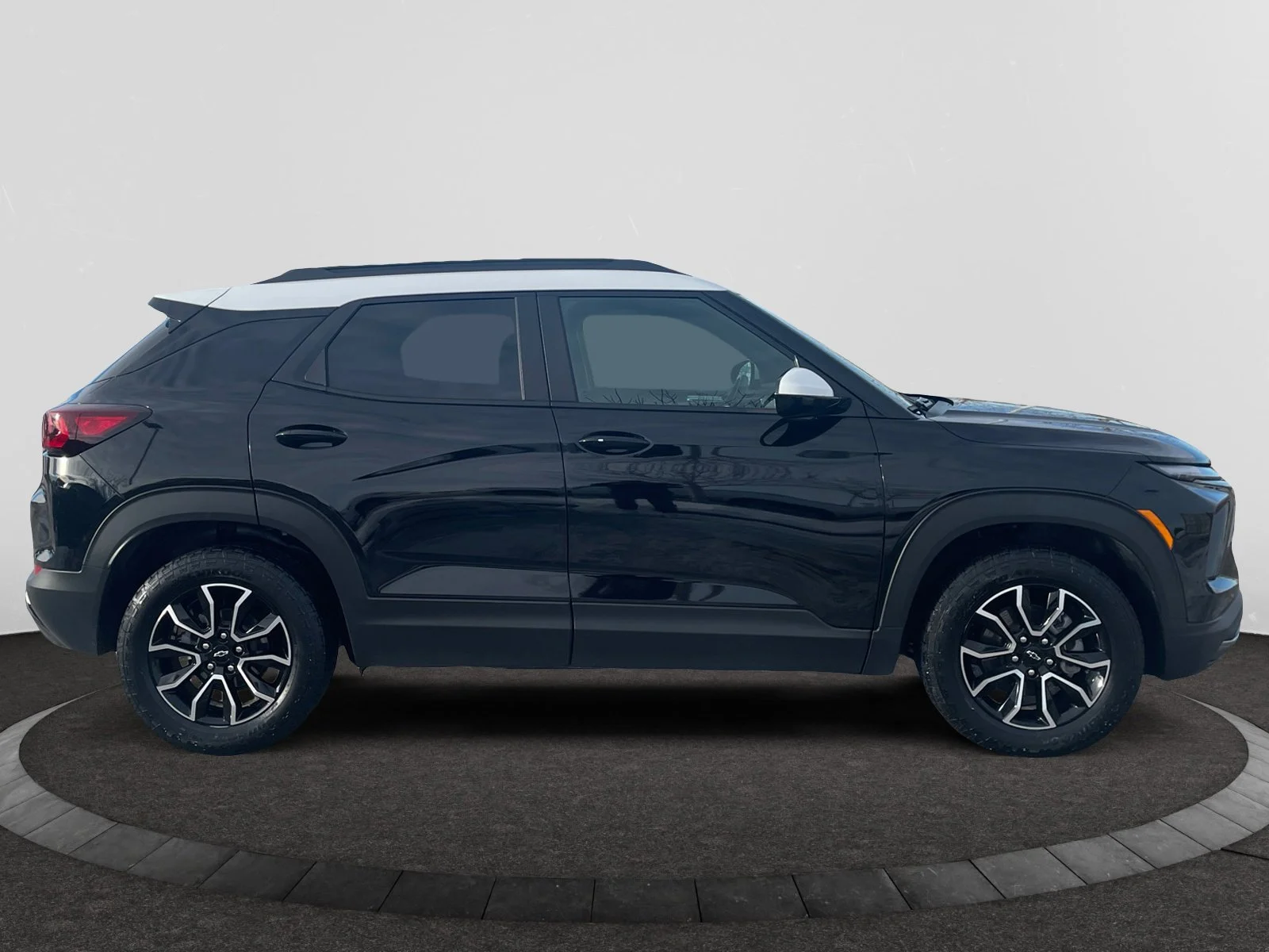 Used 2025 Black Chevrolet ACTIV AWD image 6
